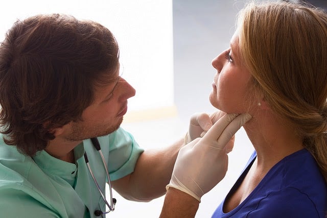 a doctor helps a patient figure out how to know when to get her tonsils