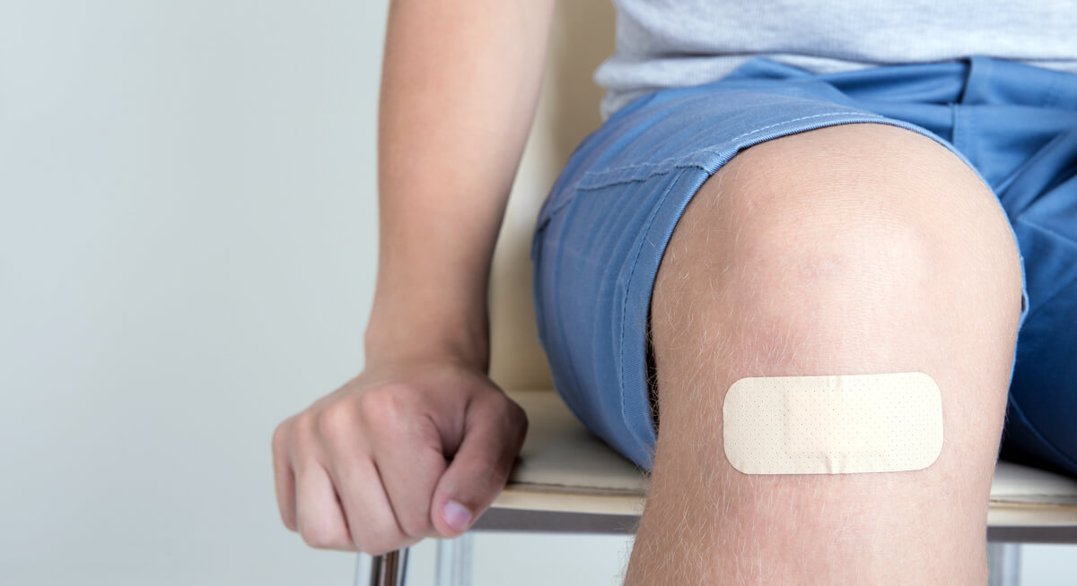 A person with diabetes with a minor cut on his knee
