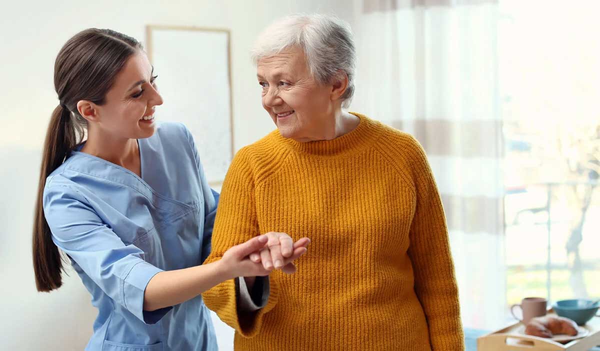 Nurse speaks to a patient with restrictions after hip replacement